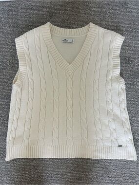 Hollister Ivory Cable Knit V-Neck Sweater Vest